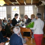 (Ger)-van-de-Velde-de-Wilde-burgemeester-tholen-opening-seizoen-2015-meestoof-bloemen-2